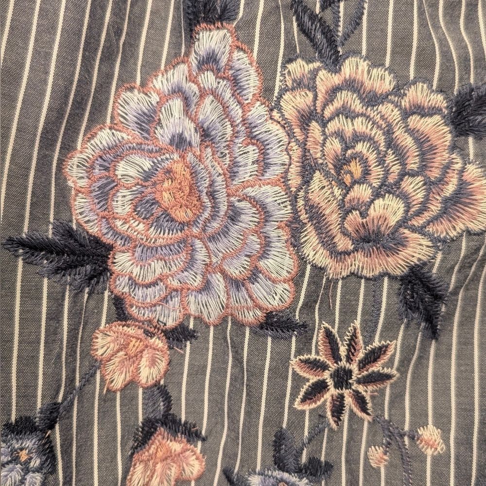 American Eagle Floral Embroidered Off-Shoulder Top Gray Boho Relaxed Babydoll S - Picture 6 of 9